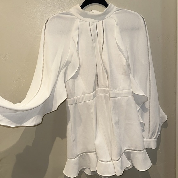 BCBG MAXAZRIA. White short jumpsuit. size “M” - Picture 2 of 4